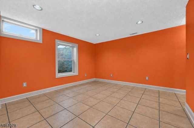 2 Saint Andrews Dr, Washington Twp., NJ 07882