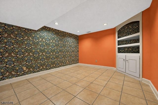 2 Saint Andrews Dr, Washington Twp., NJ 07882