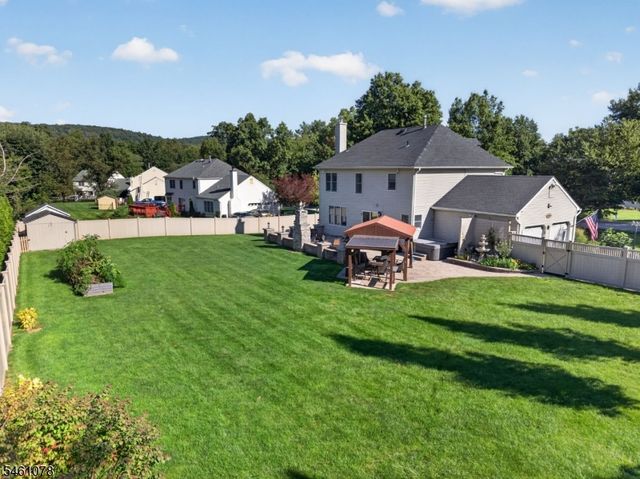 2 Saint Andrews Dr, Washington Twp., NJ 07882