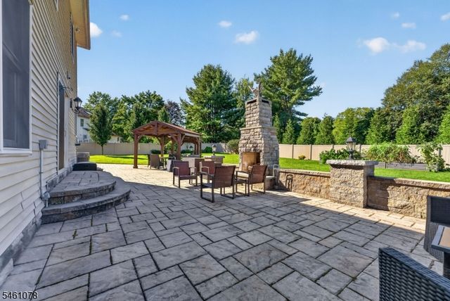 2 Saint Andrews Dr, Washington Twp., NJ 07882