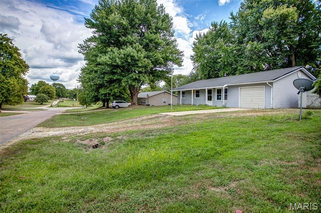 106 Lyndel, Pleasant Hill, IL 62366