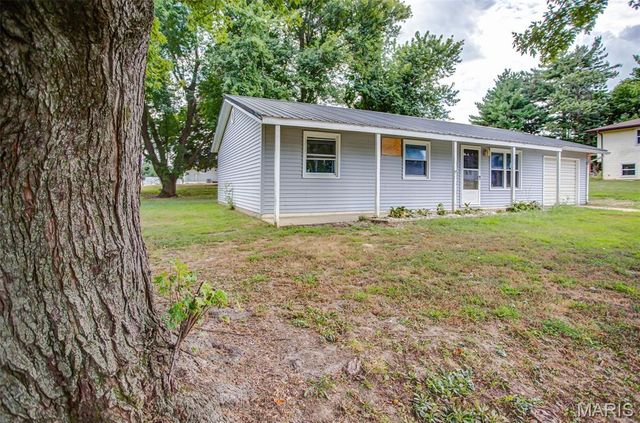 106 Lyndel, Pleasant Hill, IL 62366