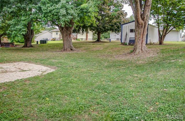 106 Lyndel, Pleasant Hill, IL 62366