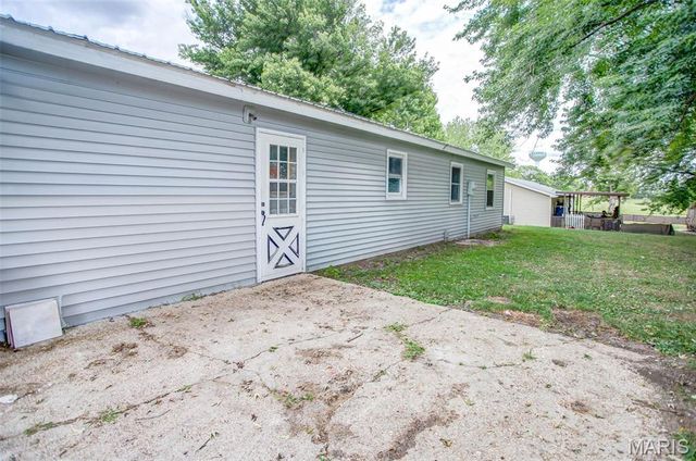 106 Lyndel, Pleasant Hill, IL 62366