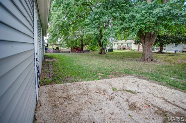 106 Lyndel, Pleasant Hill, IL 62366