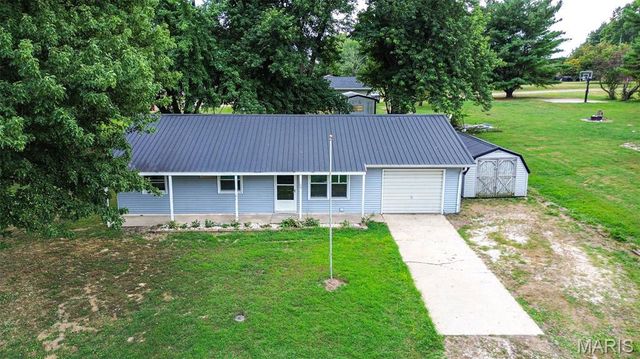 106 Lyndel, Pleasant Hill, IL 62366