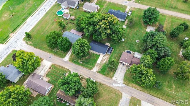 106 Lyndel, Pleasant Hill, IL 62366