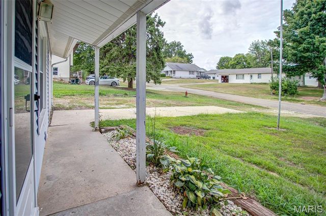 106 Lyndel, Pleasant Hill, IL 62366