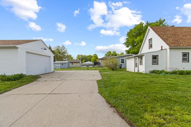 2701 S 13TH Street, Council Bluffs, IA 51501