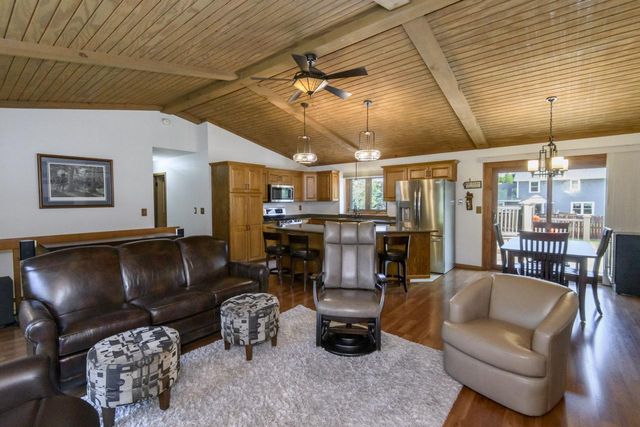 2901 W Hilltop LANE, Franklin, WI 53132