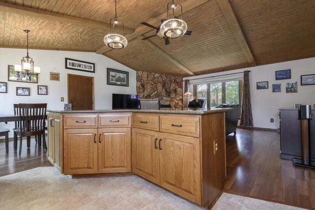 2901 W Hilltop LANE, Franklin, WI 53132