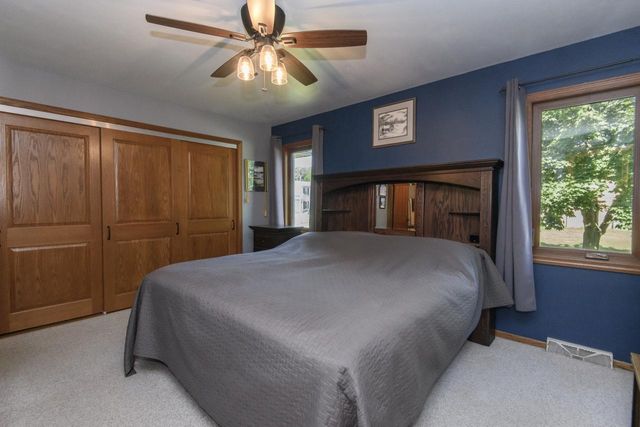 2901 W Hilltop LANE, Franklin, WI 53132