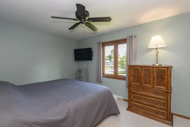 2901 W Hilltop LANE, Franklin, WI 53132
