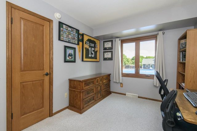 2901 W Hilltop LANE, Franklin, WI 53132