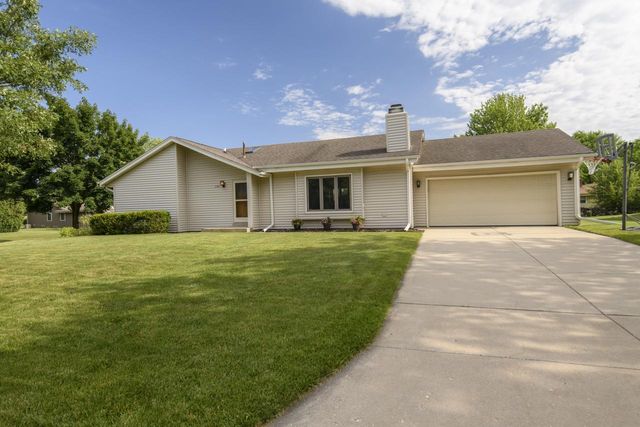 2901 W Hilltop LANE, Franklin, WI 53132