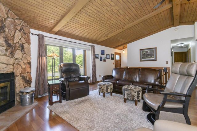 2901 W Hilltop LANE, Franklin, WI 53132