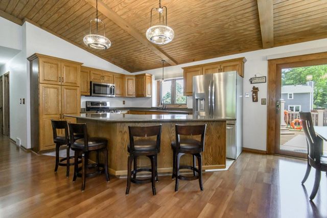 2901 W Hilltop LANE, Franklin, WI 53132