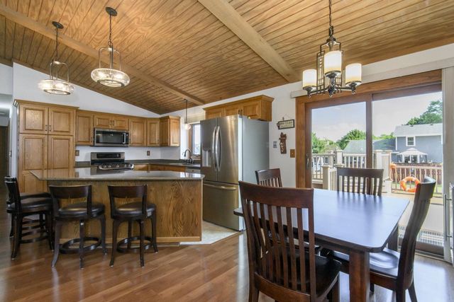 2901 W Hilltop LANE, Franklin, WI 53132