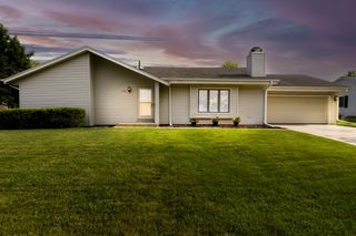 2901 W Hilltop LANE, Franklin, WI 53132