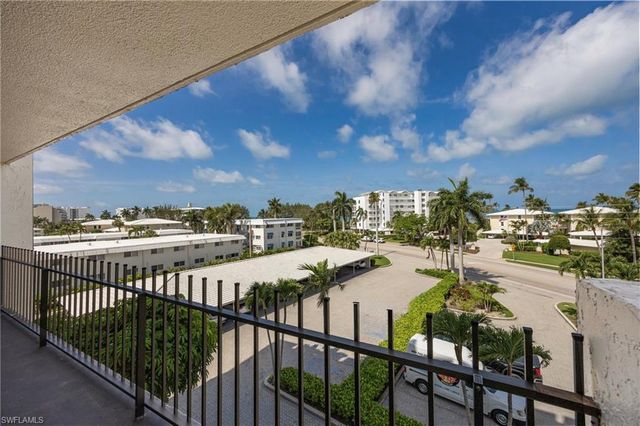 2150 Gulf Shore BLVD N 411, Naples, FL 34102