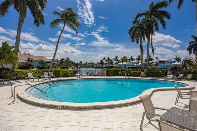 2150 Gulf Shore BLVD N 411, Naples, FL 34102