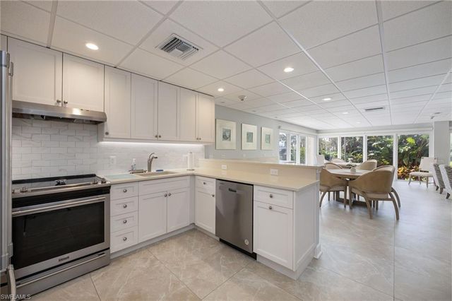 2150 Gulf Shore BLVD N 411, Naples, FL 34102