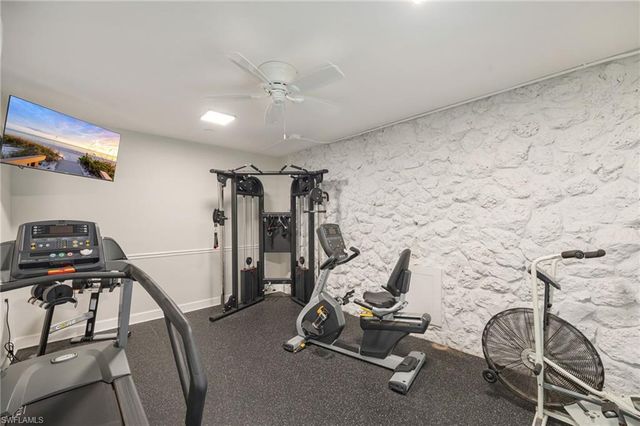 2150 Gulf Shore BLVD N 411, Naples, FL 34102
