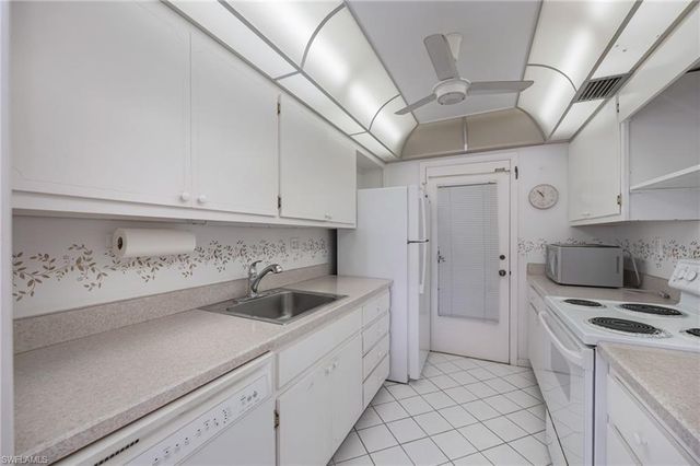 2150 Gulf Shore BLVD N 411, Naples, FL 34102