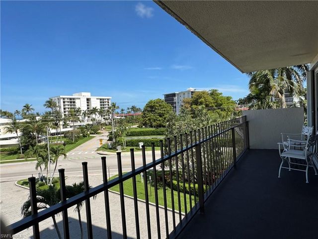 2150 Gulf Shore BLVD N 411, Naples, FL 34102