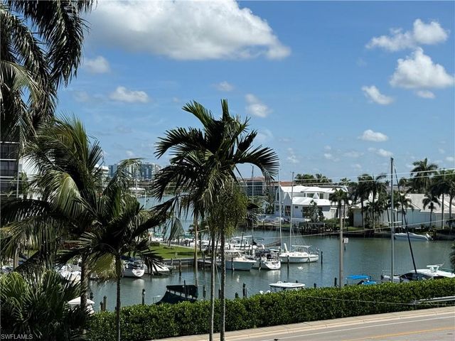 2150 Gulf Shore BLVD N 411, Naples, FL 34102