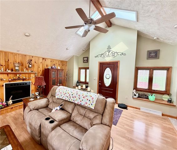 198 Leslie Rd, Middlesex Twp, PA 16059