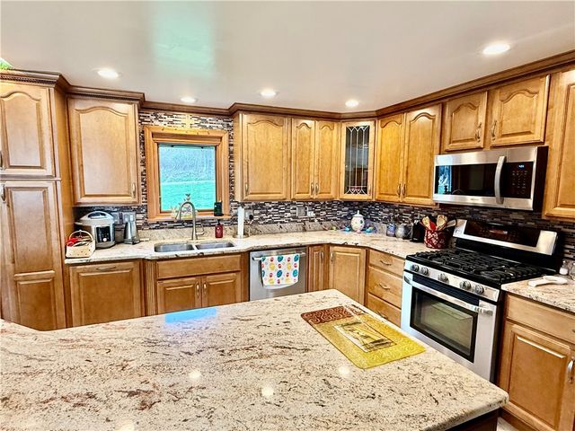 198 Leslie Rd, Middlesex Twp, PA 16059