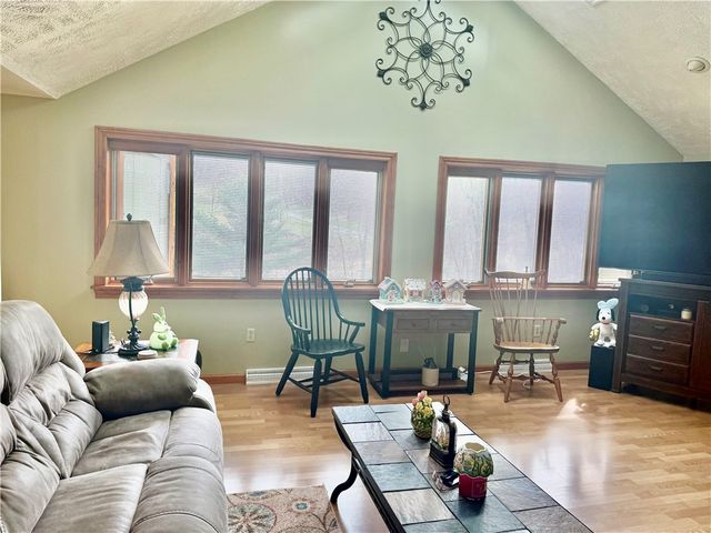 198 Leslie Rd, Middlesex Twp, PA 16059