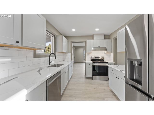 7305 N FENWICK Ave, Portland, OR 97217