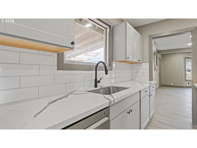 7305 N FENWICK Ave, Portland, OR 97217