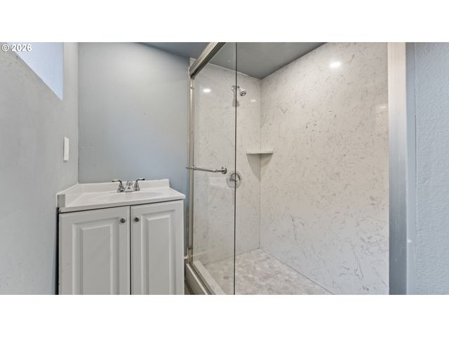 7305 N FENWICK Ave, Portland, OR 97217