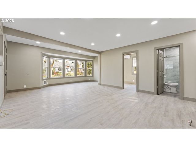 7305 N FENWICK Ave, Portland, OR 97217