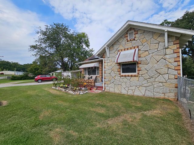 106 Jesse James Road, Pineville, MO 64856
