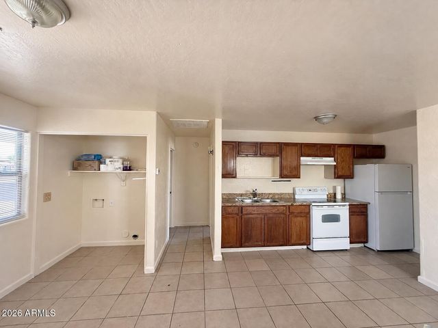 1212 S 11TH Avenue, Phoenix, AZ 85007