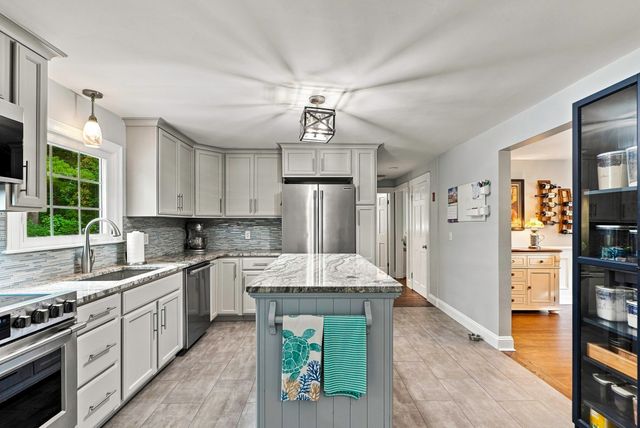 8 Mellen St, Hopedale, MA 01747