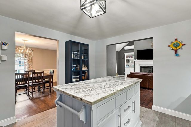 8 Mellen St, Hopedale, MA 01747