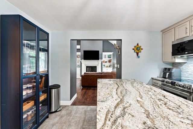 8 Mellen St, Hopedale, MA 01747