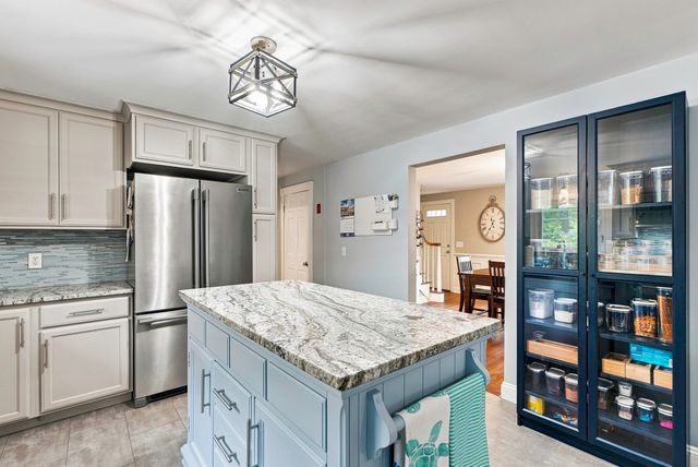 8 Mellen St, Hopedale, MA 01747