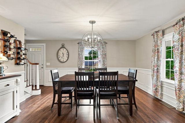 8 Mellen St, Hopedale, MA 01747