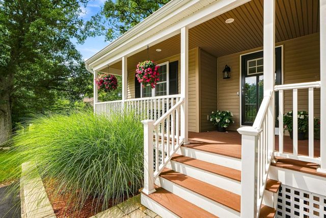 8 Mellen St, Hopedale, MA 01747