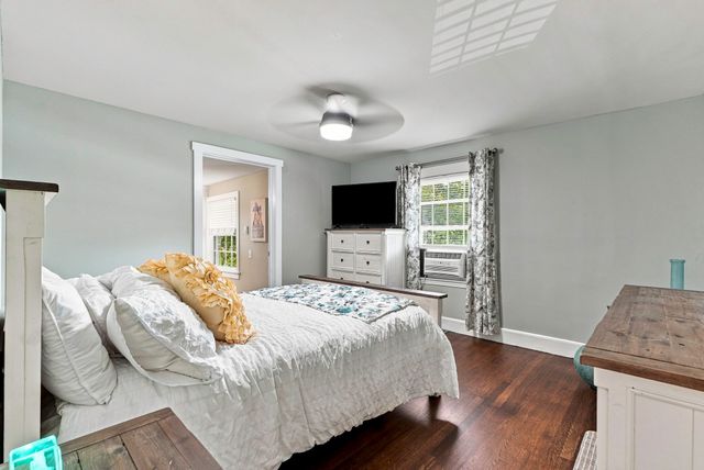 8 Mellen St, Hopedale, MA 01747