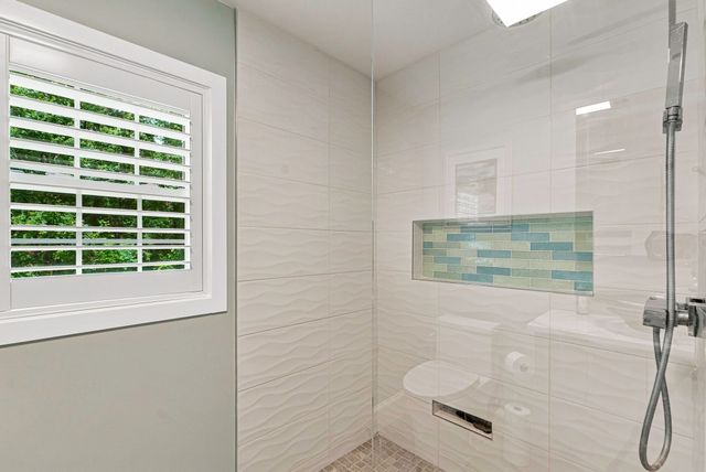 8 Mellen St, Hopedale, MA 01747