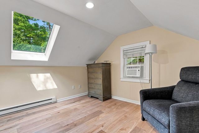 8 Mellen St, Hopedale, MA 01747