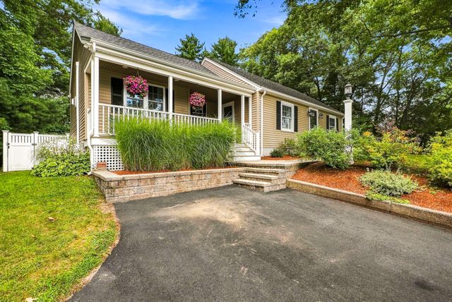 8 Mellen St, Hopedale, MA 01747