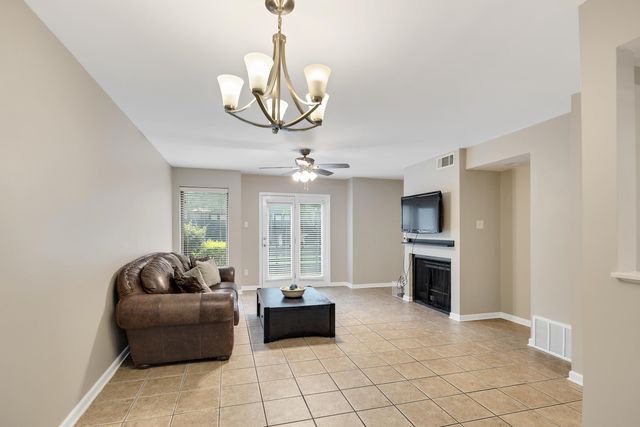 1817 Crossflower Cv Unit 84, Germantown, TN 38138